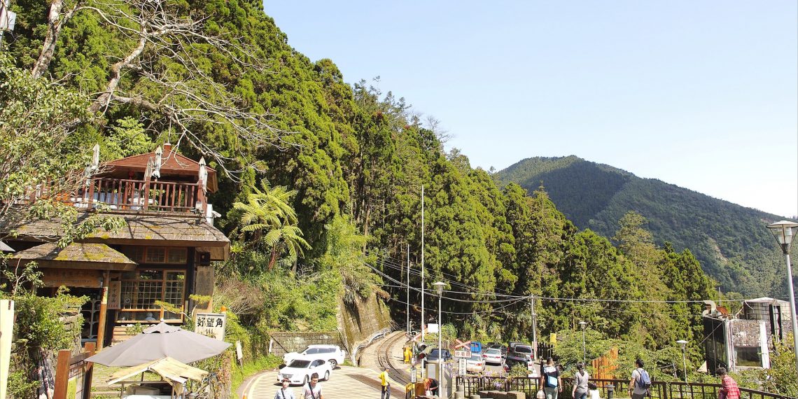 【嘉義 Chiayi】奮起湖老街森林小旅行 懷舊鐵路便當 喝咖啡欣賞阿里山風光