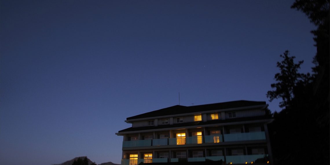 【南投 Nantou】合歡山最高海拔住宿松雪樓 夜晚在房間欣賞滿天星空 Hehuan Mountain