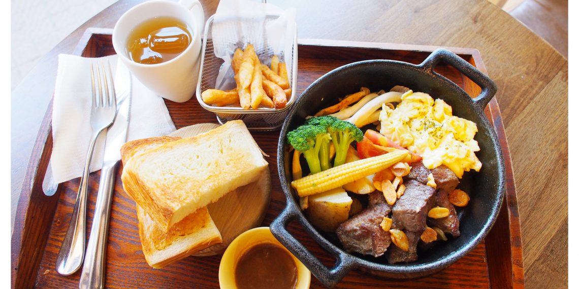 【高雄 Kaohsiung】再訪卡菲小食光分店/民生四號店 來份骰子牛排的豐盛早午餐吧